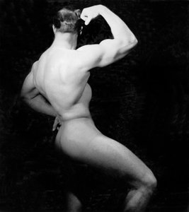 Bodybuilder nudo visto di lato, San Francisco, California, c.1950